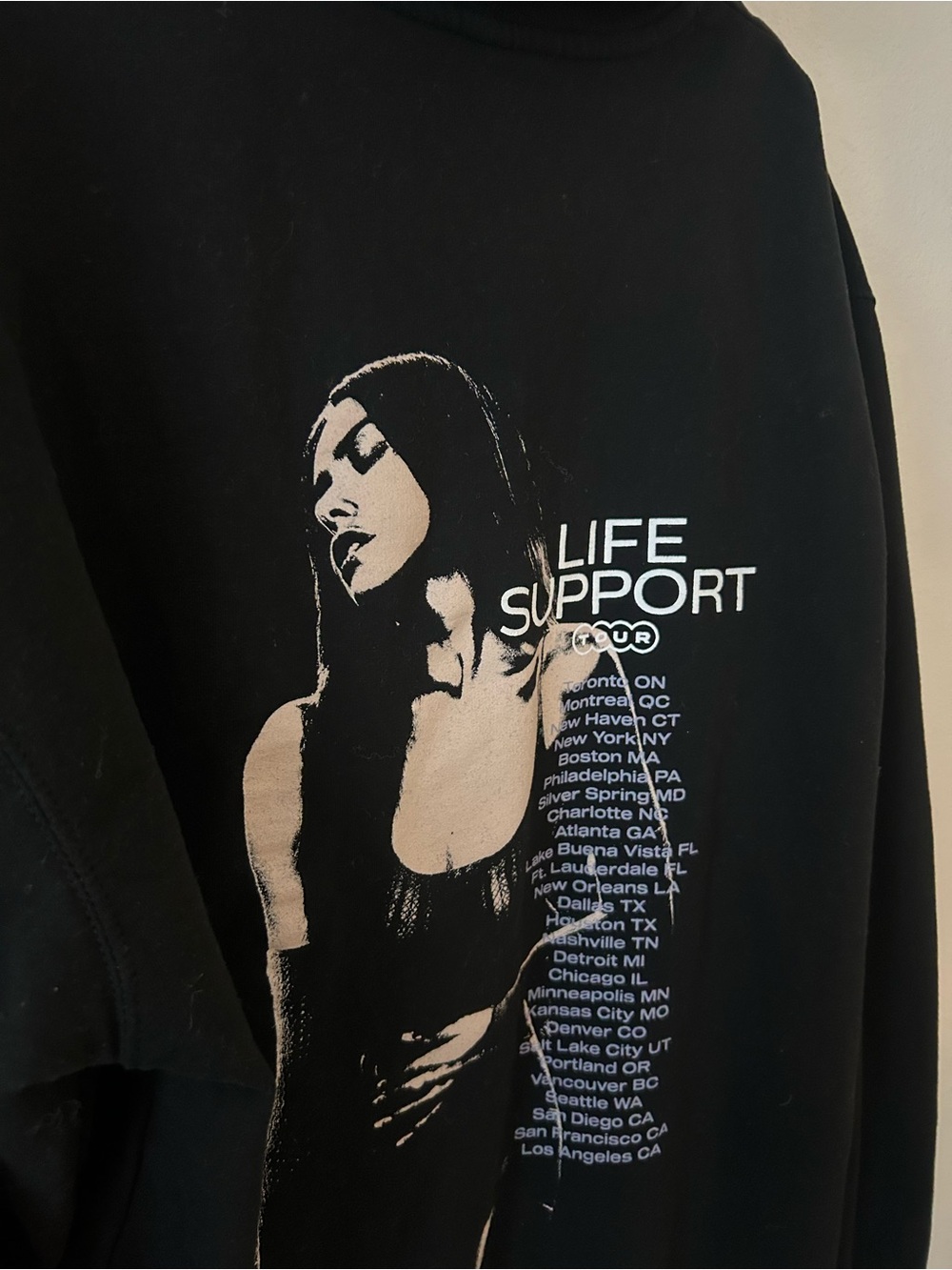 Madison Beer Life Support Tour Black Graphic Pullover Hoodie Size L - Picture 6 of 7